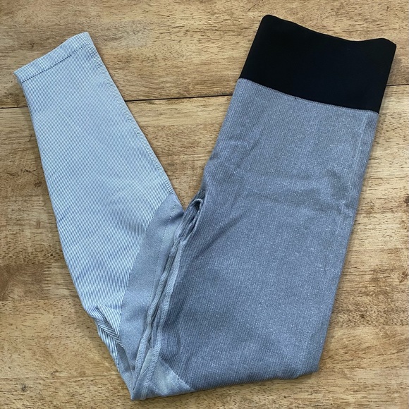 Aerie Women’s Large Nylon Blend High‎ Waisted Black/Gray Ombré Textured Leggings - Picture 1 of 12